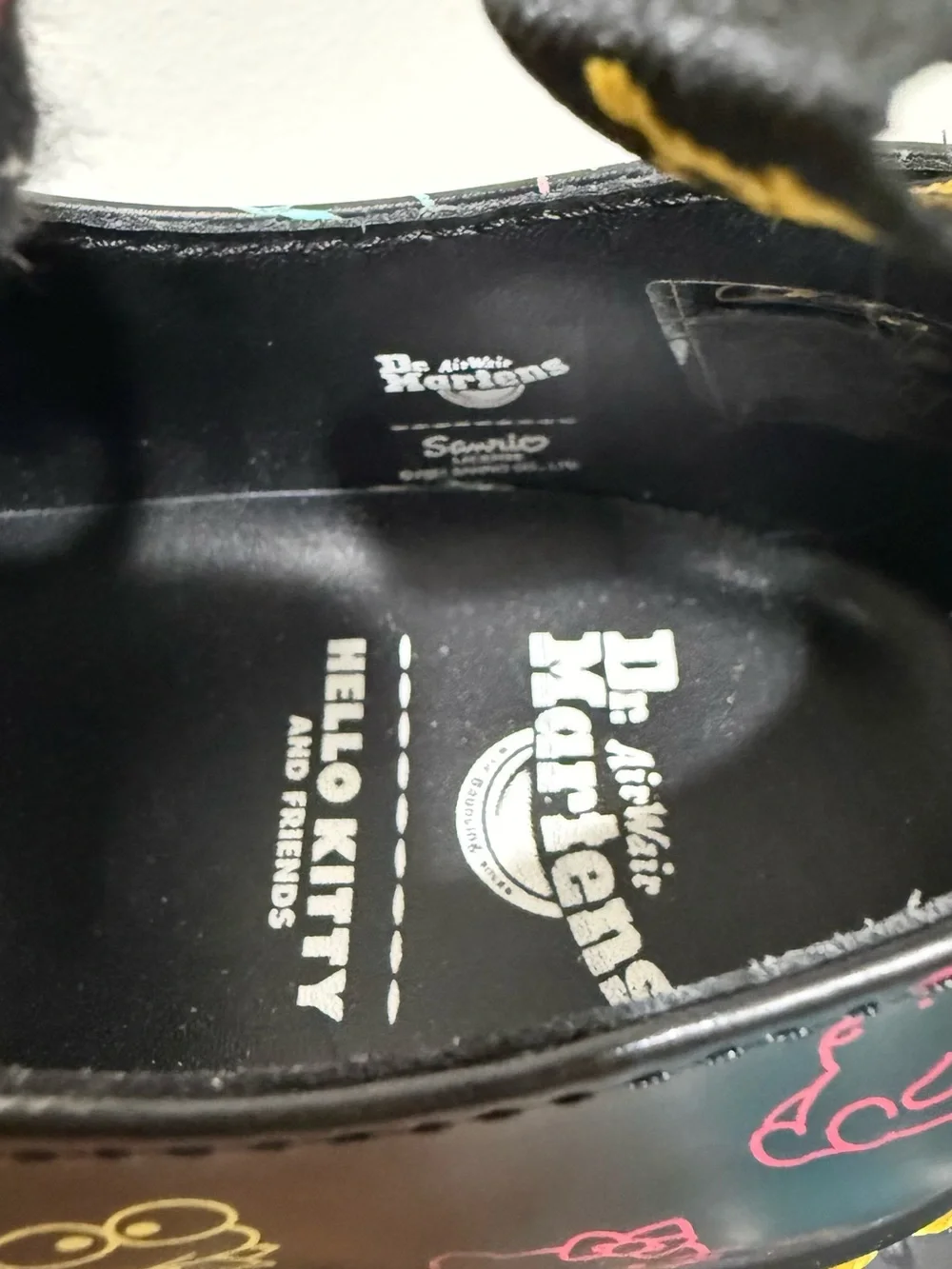 RIGHT ONLY Dr. Martens X Hello Kitty & Friends 1461 Leather SZ 6 Amputee